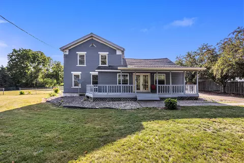 618 S Main St, Bellevue, MI 49021