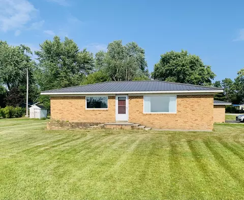 7953 First St, Onekama, MI 49675