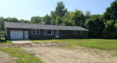 15644 S 40th St, Fulton, MI 49052