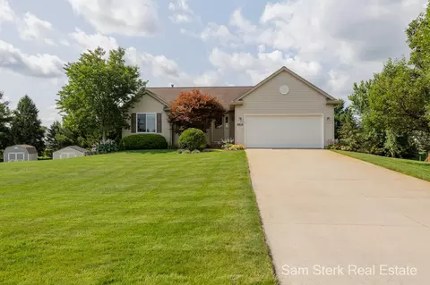 8910 Little Bass Ln, Allendale, MI 49401