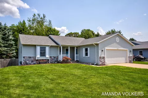 7328 21st Ave, Jenison, MI 49428