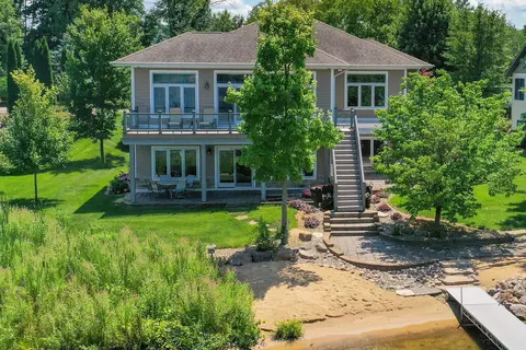 23880 Butternut Dr, Sturgis, MI 49091