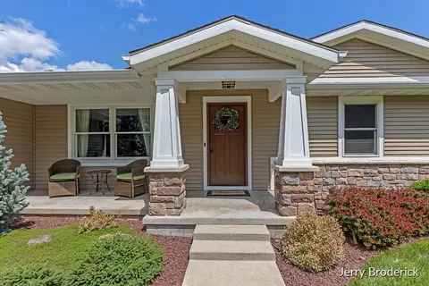 7710 Northland Dr NE, Rockford, MI 49341