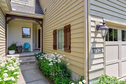17528 N Fruitport Rd, Spring Lake, MI 49456