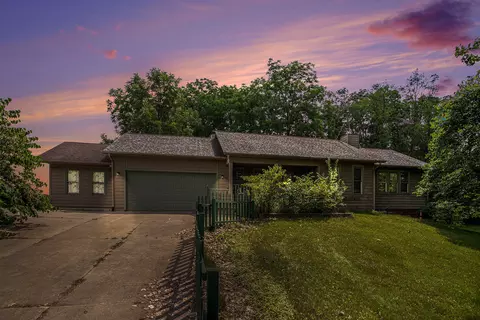 10507 Hill Pt, Berrien Springs, MI 49103