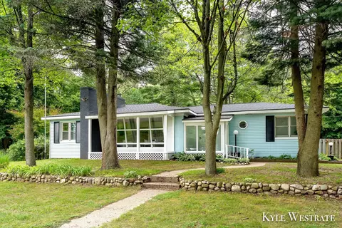 4348 Hunsberger Ave NE, Grand Rapids, MI 49525