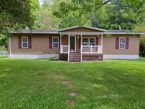 403 S Pine St, Sheridan, MI 48884
