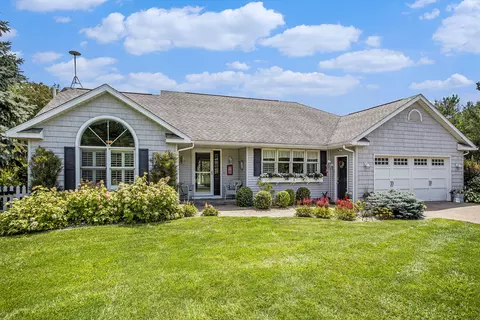 12181 Pine Lake Rd, Plainwell, MI 49080