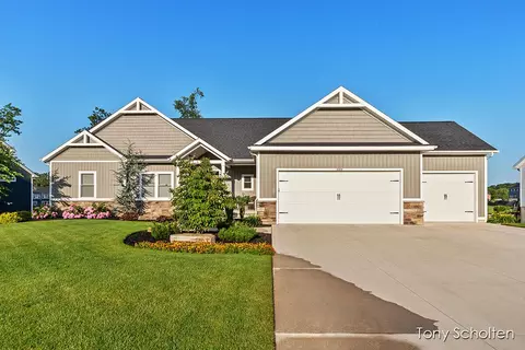 6283 Eaglewood Dr, Hudsonville, MI 49426