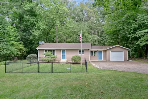 522 N Airport Rd, Hastings, MI 49058