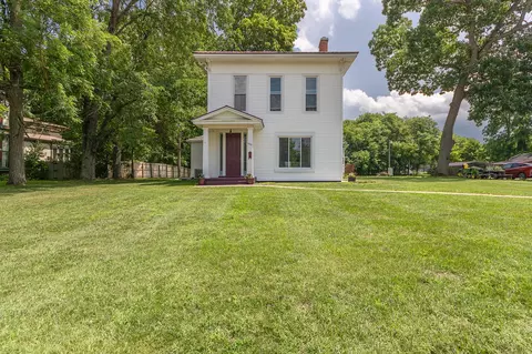 622 N Kalamazoo St, Paw Paw, MI 49079
