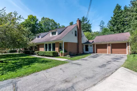 113 Worcester Dr NE, Grand Rapids, MI 49503