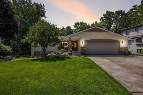 2610 Westbrook Dr NW, Grand Rapids, MI 49504