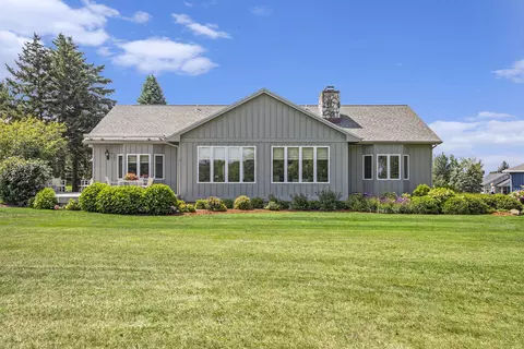 202 Baden Pl, Fremont, MI 49412