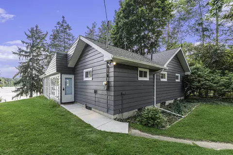 12579 Crystal Lake Dr S, Cement City, MI 49233