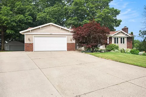 8599 Shadowbrook Dr, Jenison, MI 49428