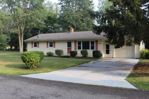 516 Fayette St, Jonesville, MI 49250