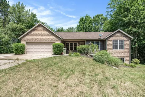 6634 Longwood Dr, Zeeland, MI 49464