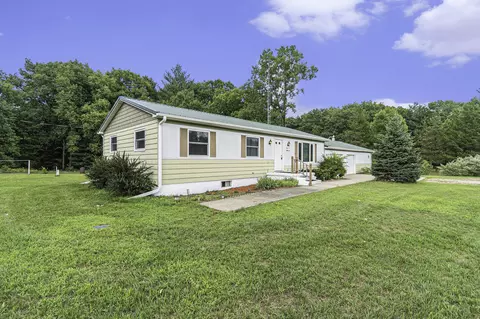 11086 W Washington Rd, Sumner, MI 48889 photo 2