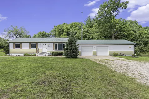 11086 W Washington Rd, Sumner, MI 48889