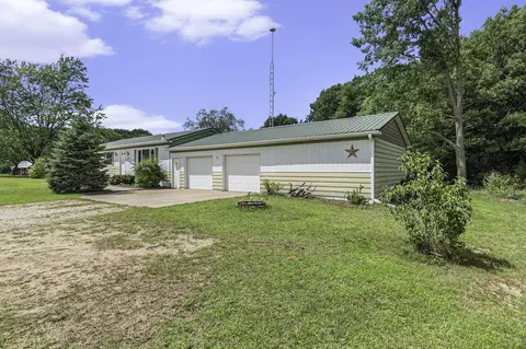11086 W Washington Rd, Sumner, MI 48889 photo 3