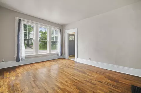 745 W High St, Jackson, MI 49203 photo 4