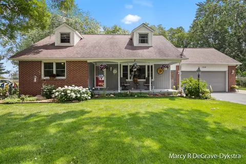 8118 Teakwood Dr, Jenison, MI 49428