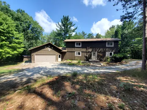 4111 Lorenson Rd, Whitehall, MI 49461