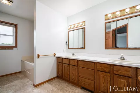 711 60th St, Pullman, MI 49450 photo 9