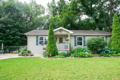 424 E Division St, Dowagiac, MI 49047