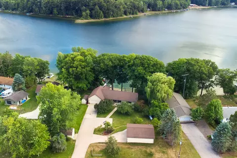 1691 W Crystal View Dr, Scottville, MI 49454