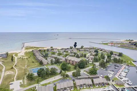 221 Harbor Dr, Ludington, MI 49431