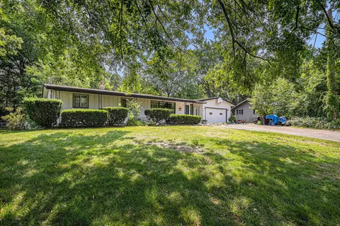 851 Shadybrook Dr, Holland, MI 49424