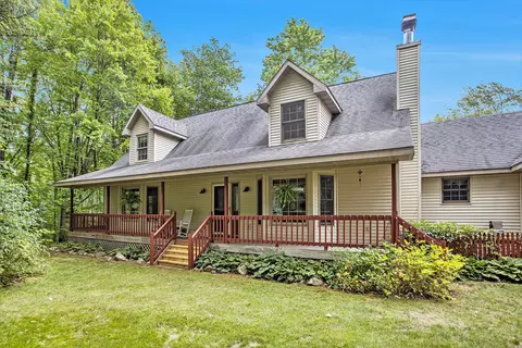 9945 Aspen Dr, Plainwell, MI 49080