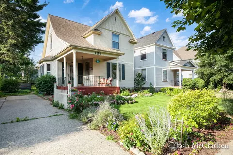 136 W 14th St, Holland, MI 49423