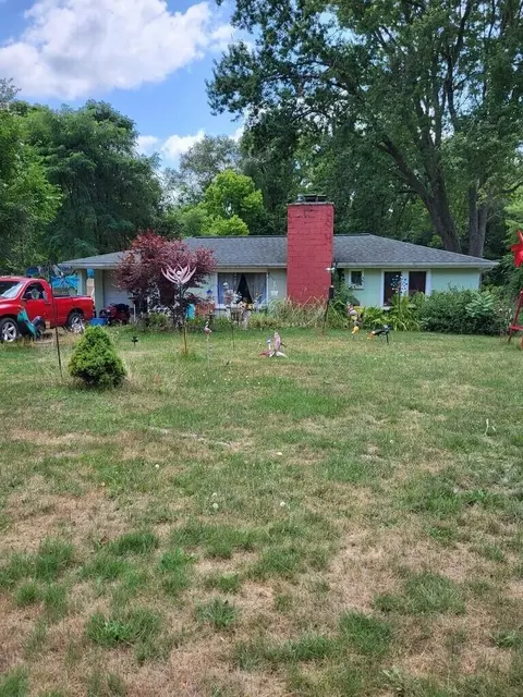 18549 S River Rd, Three Rivers, MI 49093