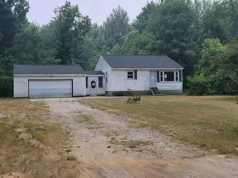 13444 Hickory St, Fruitport, MI 49415