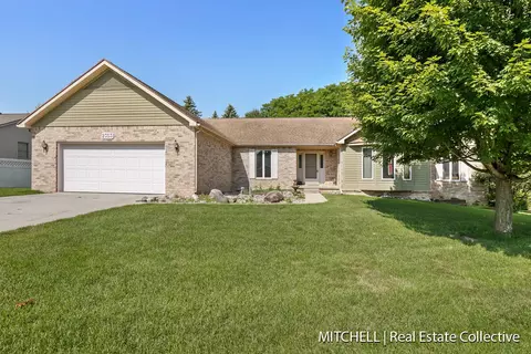 2353 Kings Cross N, East Lansing, MI 48823