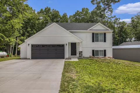 754 River Hills Dr, Newaygo, MI 49337