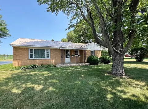 1220 E Fawn River Rd, Sturgis, MI 49091