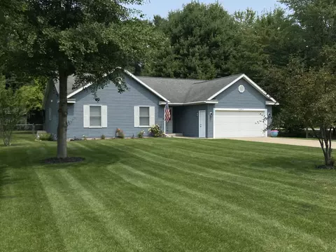 14811 Woodside Trl, Grand Haven, MI 49417