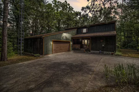 9750 Silver Creek Rd, Whitehall, MI 49461