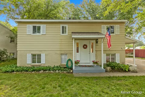 313 Elizabeth Dean Dr, Lowell, MI 49331