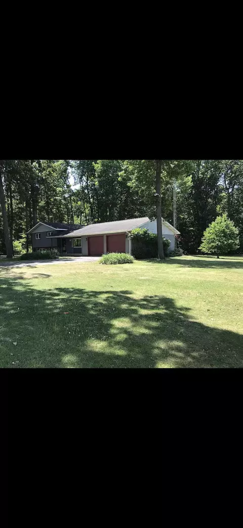 5200 Cronk Rd, Jonesville, MI 49250