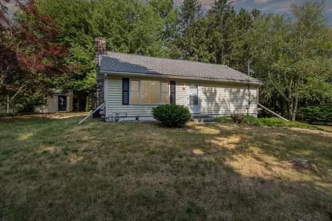 446 18th St, Otsego, MI 49078