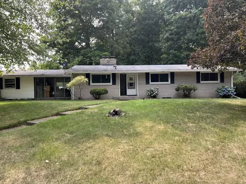 1020 Sir Knight Rd, Plainwell, MI 49080