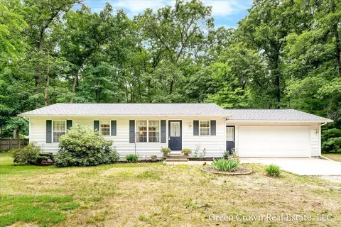 9633 S Thornapple Ave, Grant, MI 49327