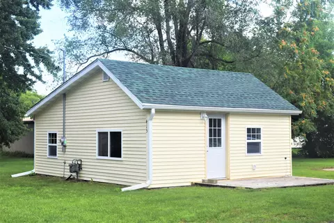 415 Kiddville St, Belding, MI 48809