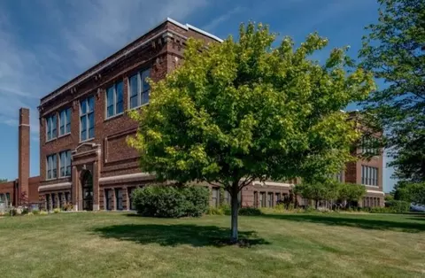 460 Broadway St #304, South Haven, MI 49090