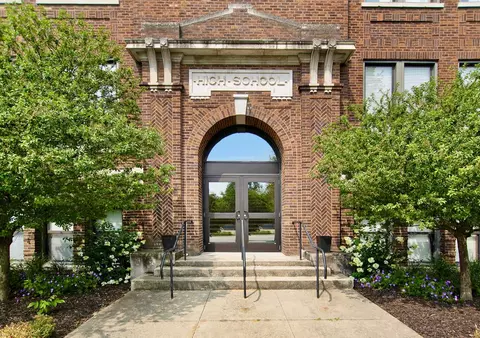 460 Broadway St #207, South Haven, MI 49090